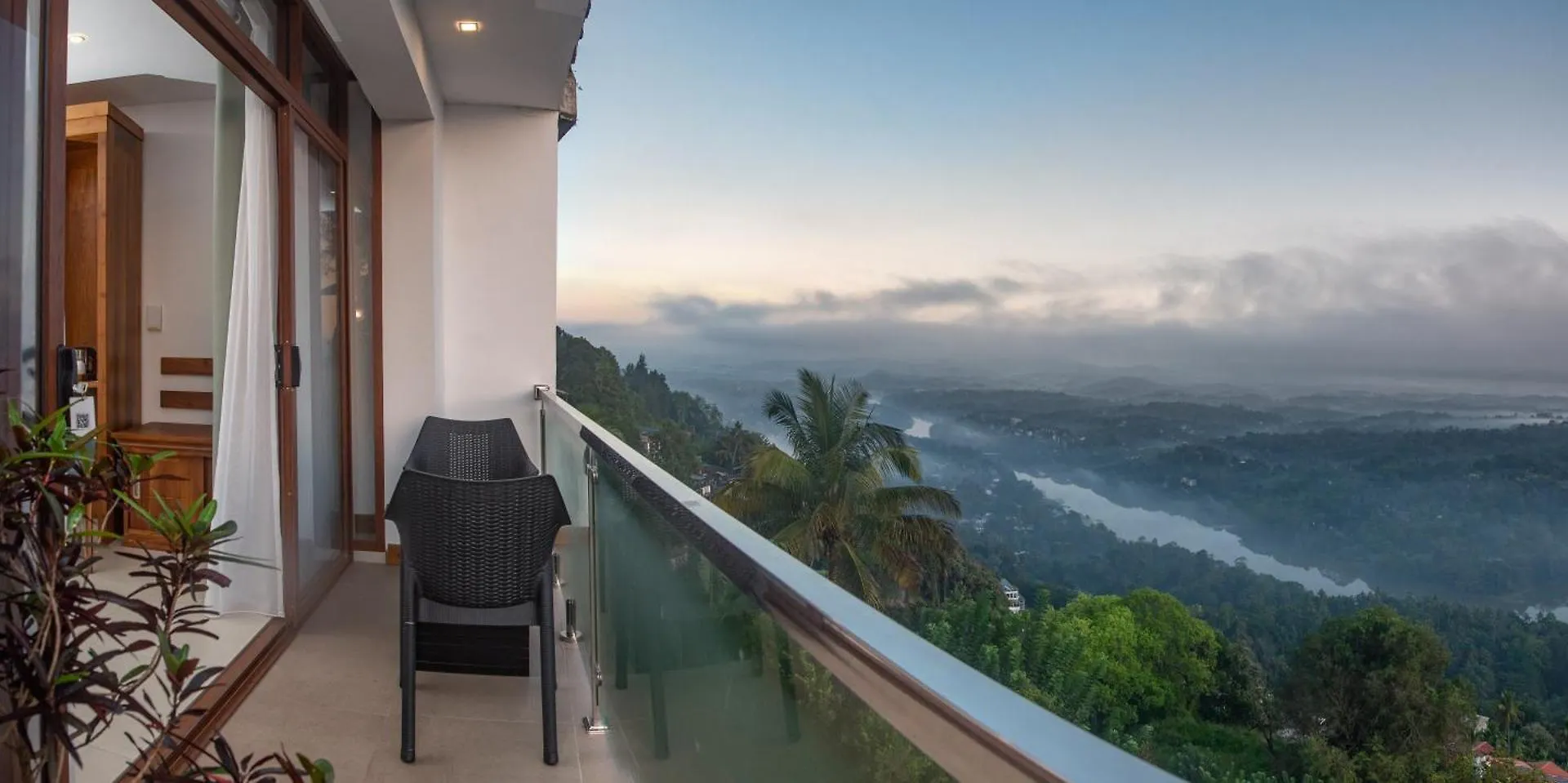 *** Hotell Ceyloni Panorama Resort Kandy Sri Lanka